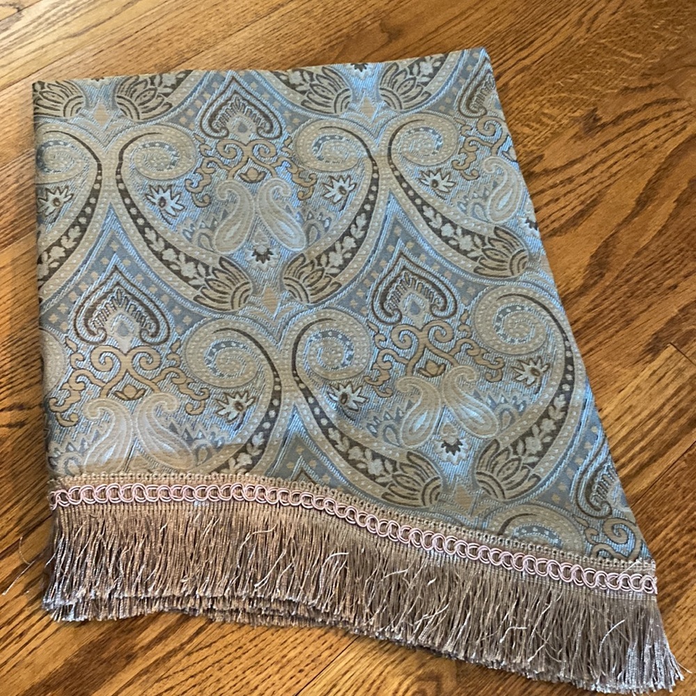Valance Allen +Roth Raja - Picture 3 of 7